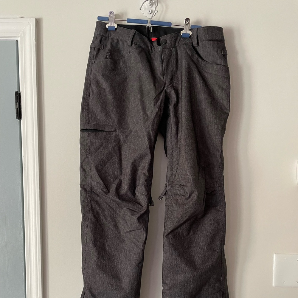 686 insulated ski or snowboard pant size M